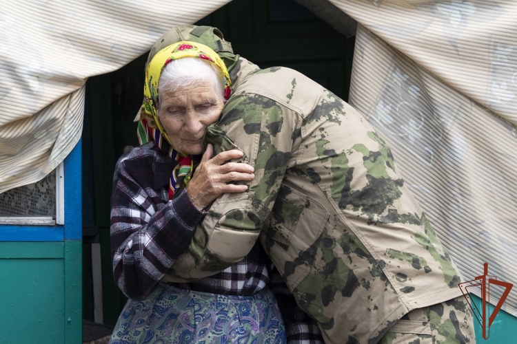В ЛНР росгвардейцы оказали адресную помощь ветеранам Великой Отечественной войны (видео)