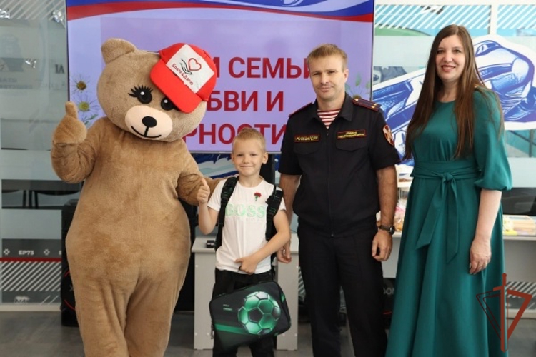 Росгвардейцы присоединились к акции «Помоги собраться в школу» в Ульяновске