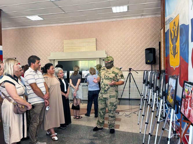 Росгвардейцы организовали фотовыставку в Херсонской области