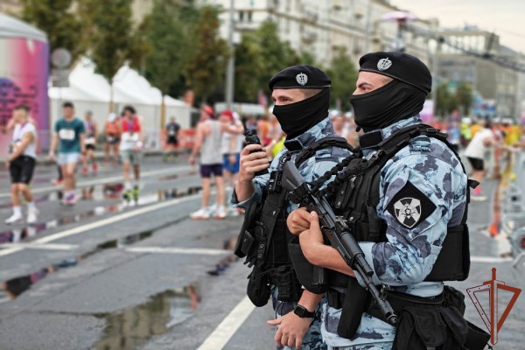 Сотрудники Росгвардии обеспечили безопасность на массовых мероприятиях в Москве