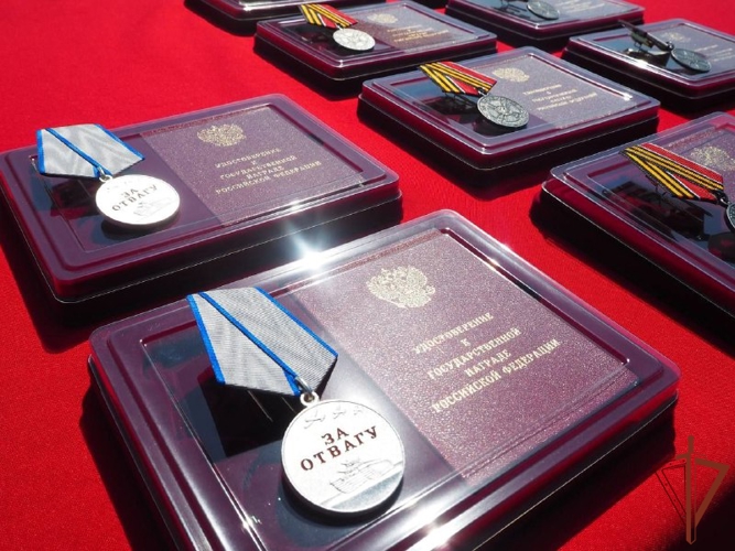 Вымпелом директора Росгвардии награждено региональное управление ведомства в Белгородской области