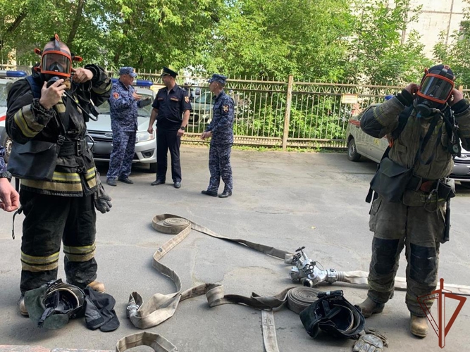 В Череповце Росгвардия и МЧС провели совместные пожарно-тактические занятия