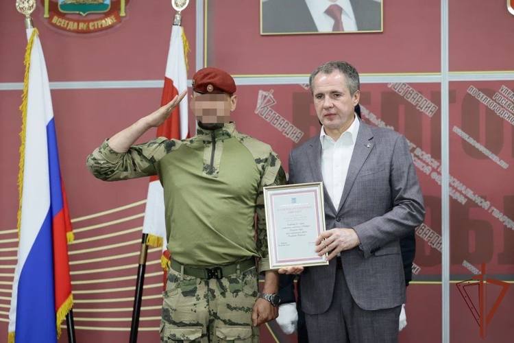 Вымпелом директора Росгвардии награждено региональное управление ведомства в Белгородской области