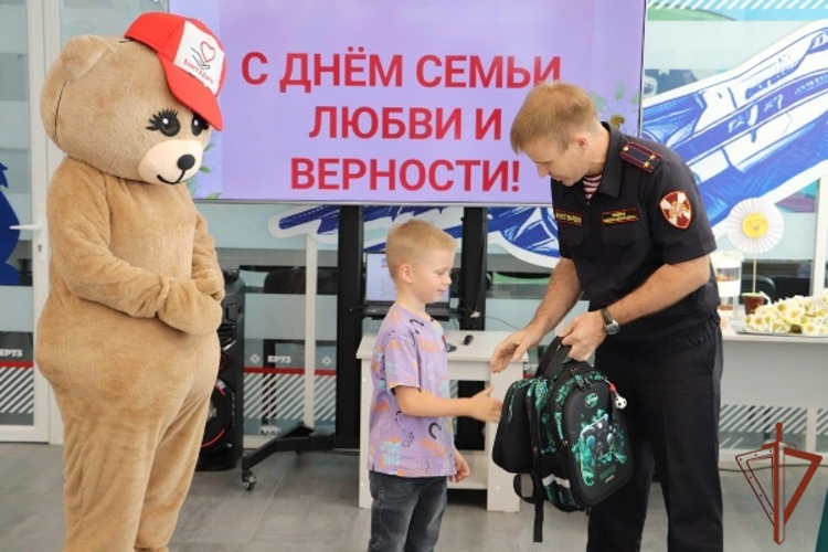 Росгвардейцы присоединились к акции «Помоги собраться в школу» в Ульяновске
