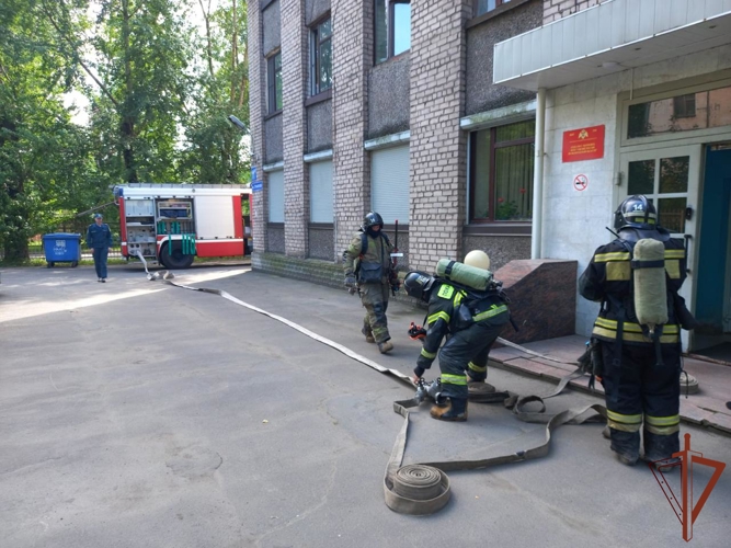 В Череповце Росгвардия и МЧС провели совместные пожарно-тактические занятия