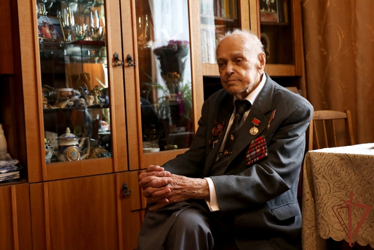 Росгвардия поздравила с 99-летием ветерана Великой Отечественной войны Германа Андросенко, который штурмовал Берлин (видео)