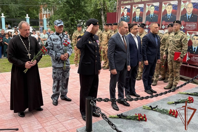 В Восточном округе росгвардии почтили память погибших росгвардейцев