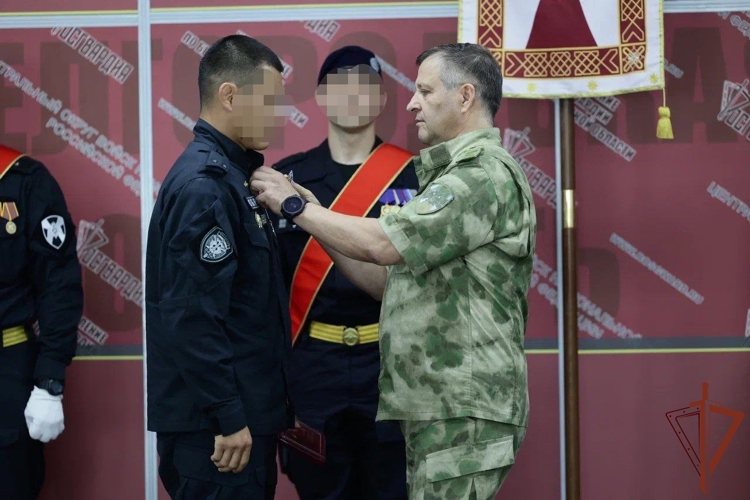 Вымпелом директора Росгвардии награждено региональное управление ведомства в Белгородской области