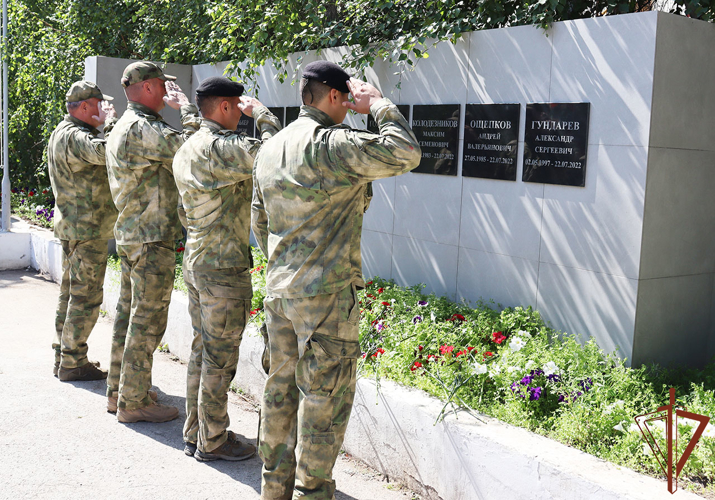 На Дальнем Востоке росгвардейцы почтили память погибших в зоне СВО товарищей