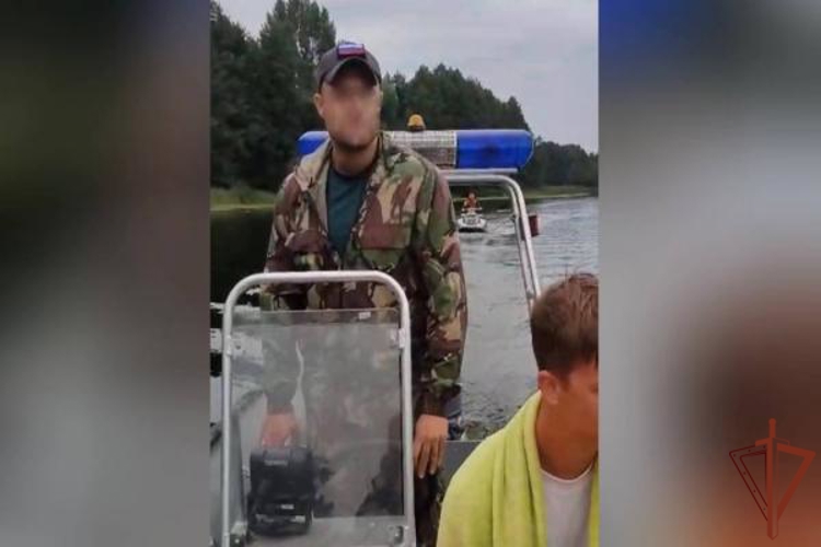 Росгвардейцы пришли на помощь семье, оказавшейся в трудной ситуации в акватории реки Воронеж