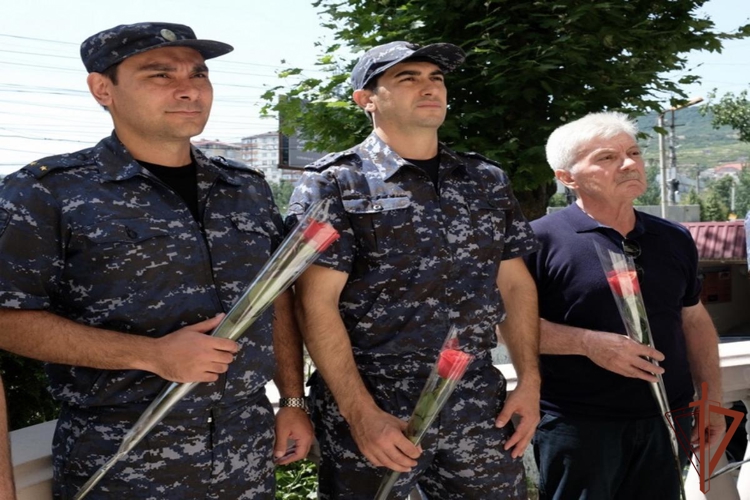В Дагестане росгвардейцы почтили память Героя России Магомеда Нурбагандова