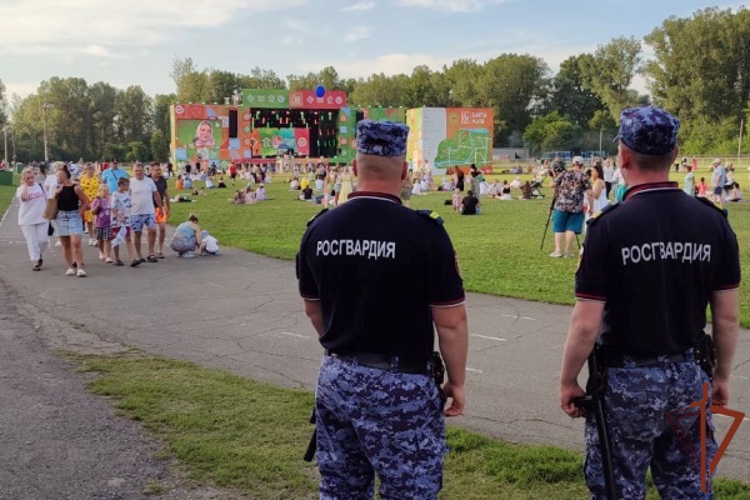 Безопасность массовых мероприятий в регионах Сибири обеспечили росгвардейцы