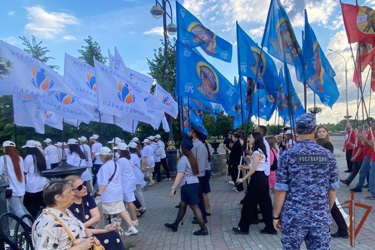 Безопасность всероссийского парада семьи обеспечили росгвардейцы в Томске