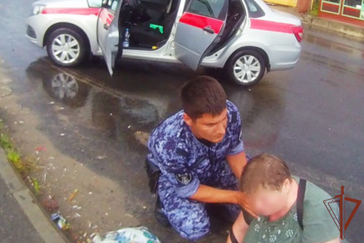 В Нижнем Новгороде росгвардейцы оказали помощь потерявшей сознание женщине