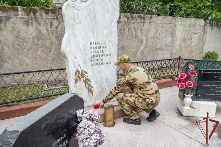 Росгвардейцы в регионах Сибири почтили память ветеранов боевых действий
