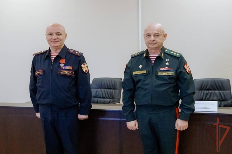 Командующий Северо-Западным округом представил личному составу начальника Управления Росгвардии по Новгородской области
