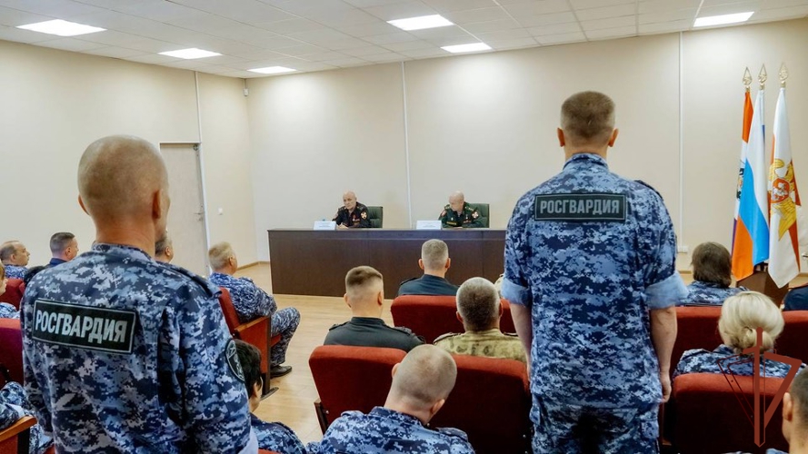 Командующий Северо-Западным округом представил личному составу начальника Управления Росгвардии по Новгородской области