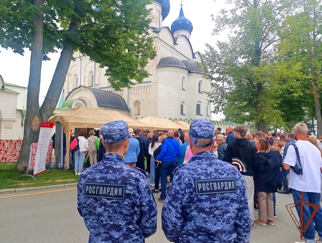 Росгвардейцы обеспечили правопорядок во время летнего фестиваля Дениса Мацуева в Суздале