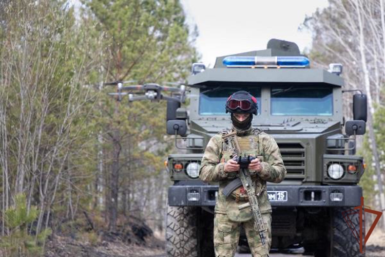 В Красноярске прошел учебный сбор по применению БПЛА с сотрудниками спецподразделений полиции Сибирского округа Росгвардии