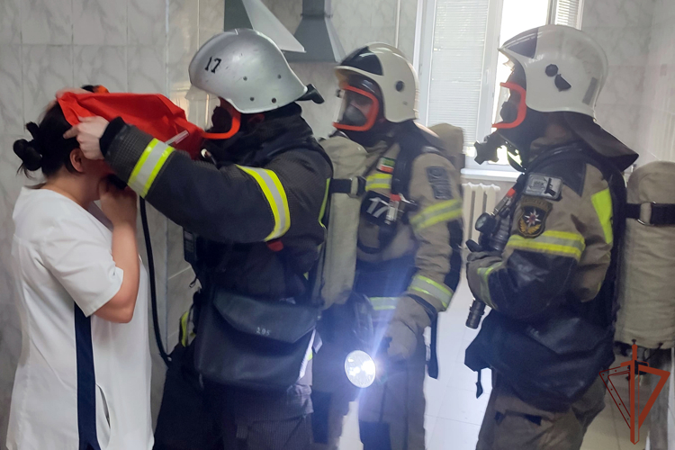Пожарно-тактическое занятие в Чеченской Республике провели Росгвардия и МЧС