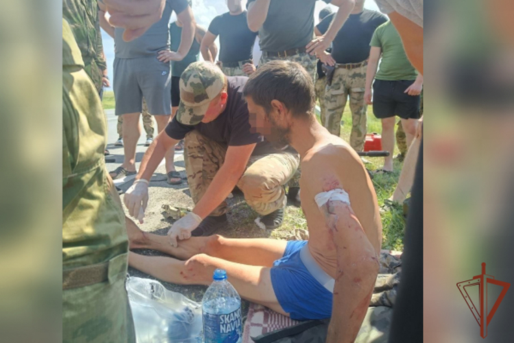 Бойцы саратовского ОМОН Росгвардии первыми пришли на помощь пострадавшим в серьезном ДТП (видео)