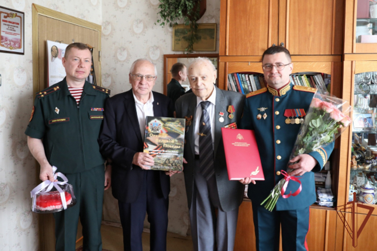 Росгвардия поздравила с 99-летием ветерана Великой Отечественной войны Германа Андросенко, который штурмовал Берлин (видео)