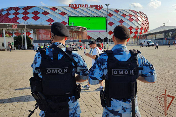 Сотрудники и военнослужащие Росгвардии обеспечили безопасность товарищеского футбольного матча в Москве