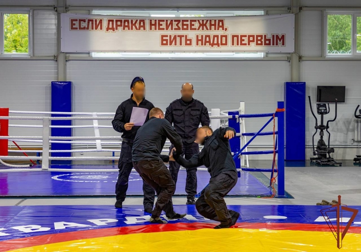 Квалификационные испытания на право ношения знака отличия полицейского спецназа Росгвардии завершились в Подмосковье (видео)