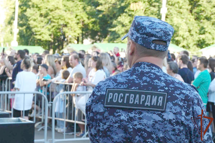 В Кирове росгвардейцы обеспечили безопасность конкурса профессионального мастерства «Лучший водитель такси в России – 2025»