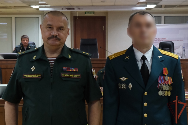 Военнослужащим Уральского округа Росгвардии вручены государственные награды и воинские звания