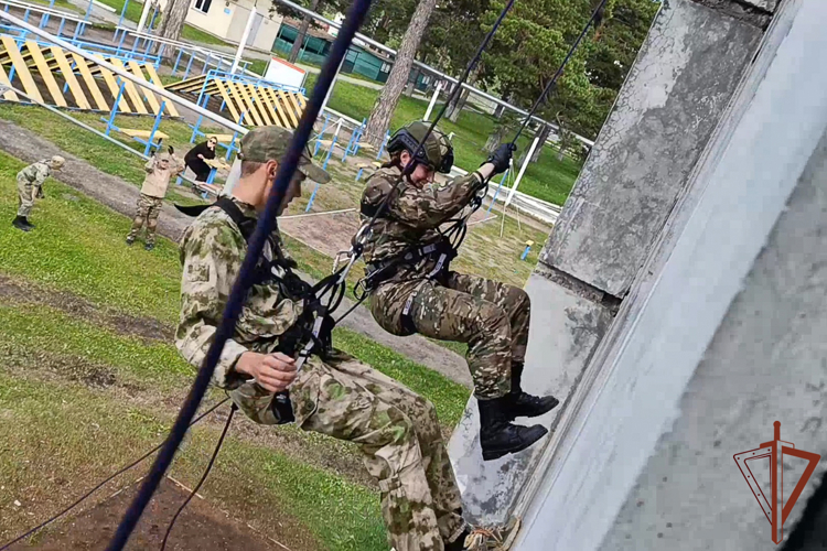 Спортивные и патриотические мероприятия организовали росгвардейцы  для детей в Уральском округе 