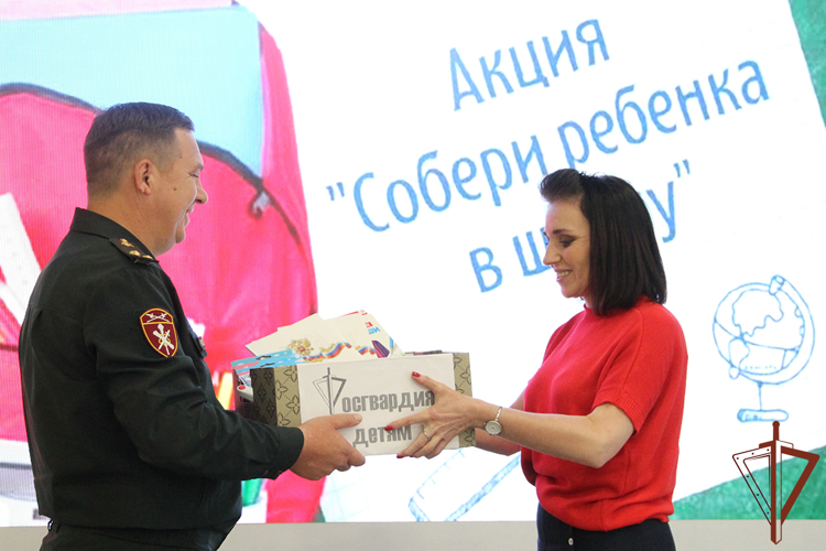 Росгвардейцы приняли участие в благотворительной акции «Соберём ребёнка в школу»