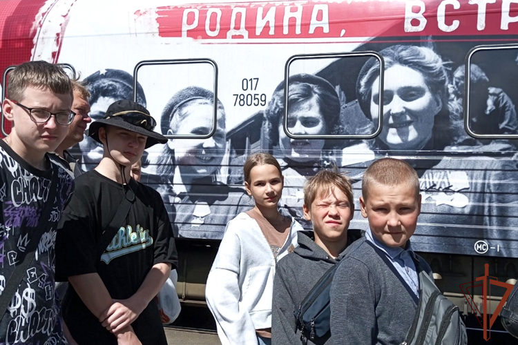 Уроки мужества и экскурсии для детей проводятся в Уральском округе в рамках акции «Каникулы с Росгвардией»