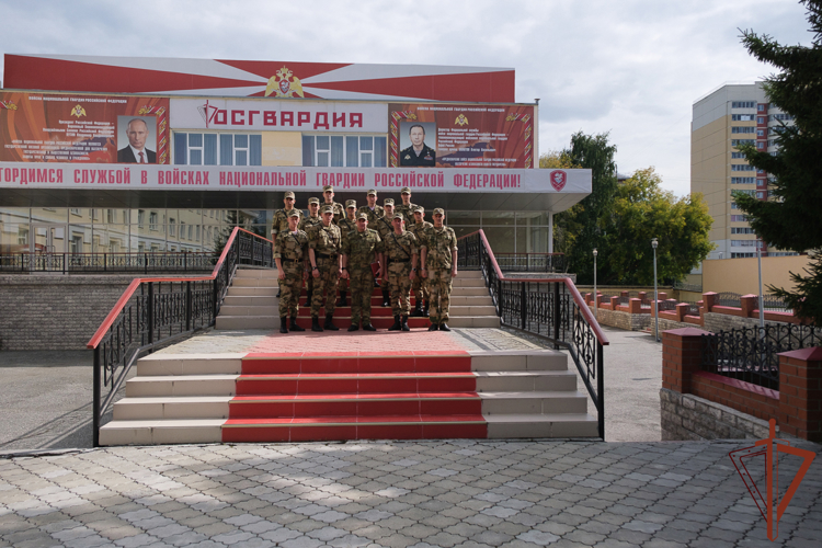 Учебный сбор с офицерами — выпускниками военных вузов завершился в Уральском округе Росгвардии    