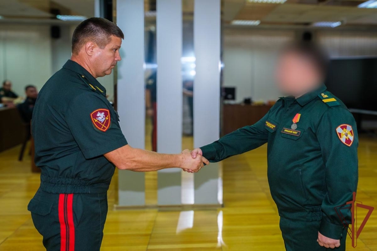 Военнослужащие Уральского округа Росгвардии удостоены государственных наград