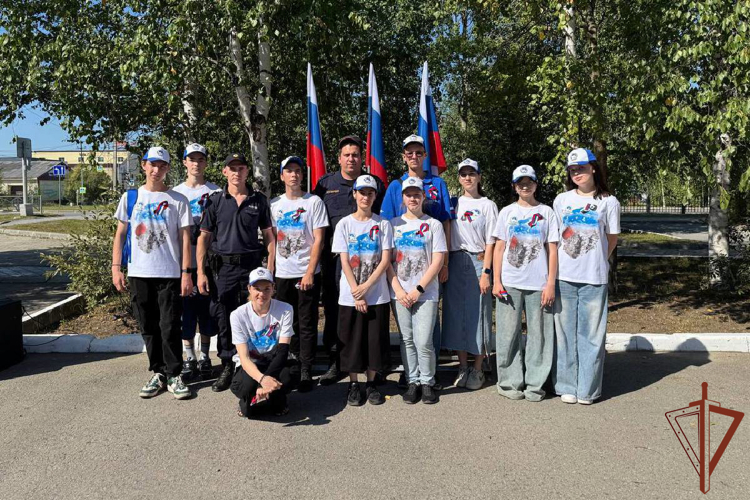 Росгвардия проводит патриотические и социальные акции для детей на Урале в преддверии учебного года