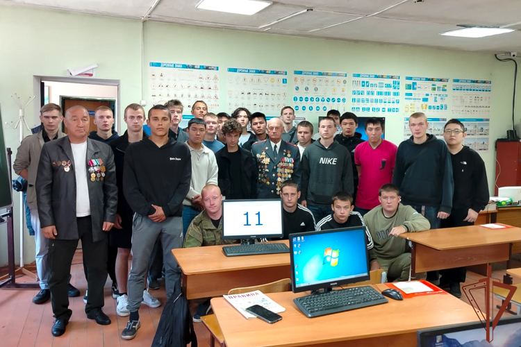 В Сибирском округе Росгвардии продолжаются мероприятия всероссийской ведомственной акции «Каникулы с Росгвардией»