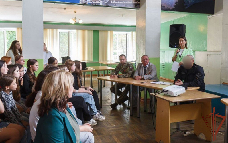 Патриотические мероприятия для подрастающего поколения провели росгвардейцы на Урале   
