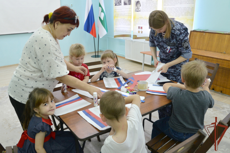 Патриотические мероприятия для подрастающего поколения организовали росгвардейцы  на Урале