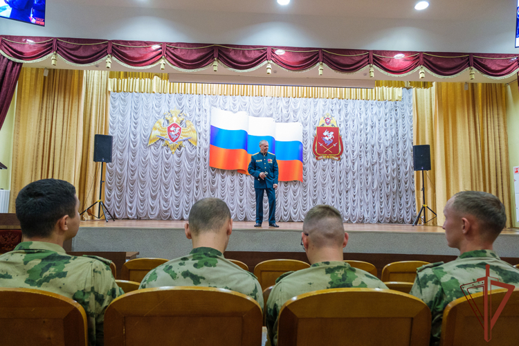 Учебный сбор с офицерами — выпускниками военных вузов завершился в Уральском округе Росгвардии