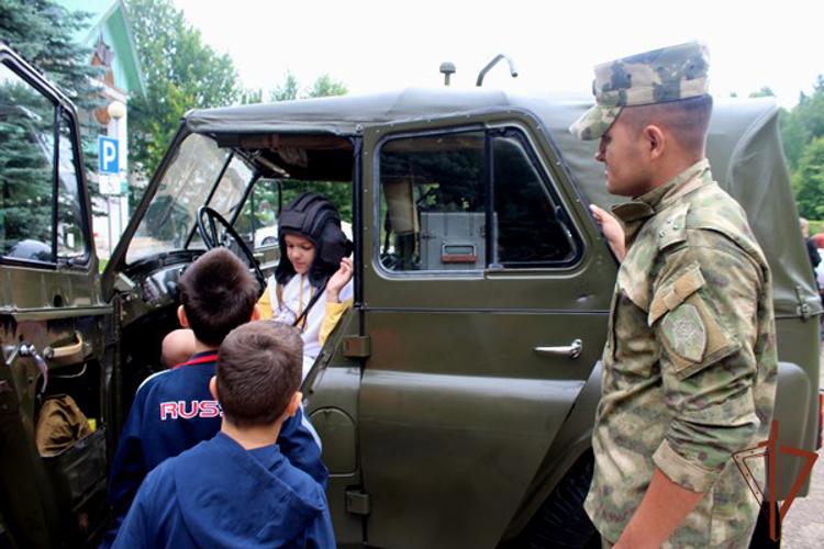 В Сибирском округе Росгвардии продолжаются мероприятия всероссийской ведомственной акции «Каникулы с Росгвардией»