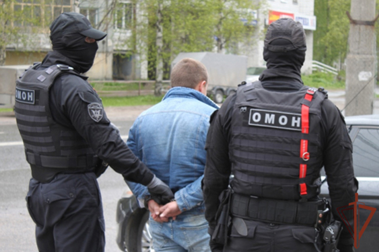 При содействии Росгвардии в Нальчике задержаны подозреваемые в вымогательстве