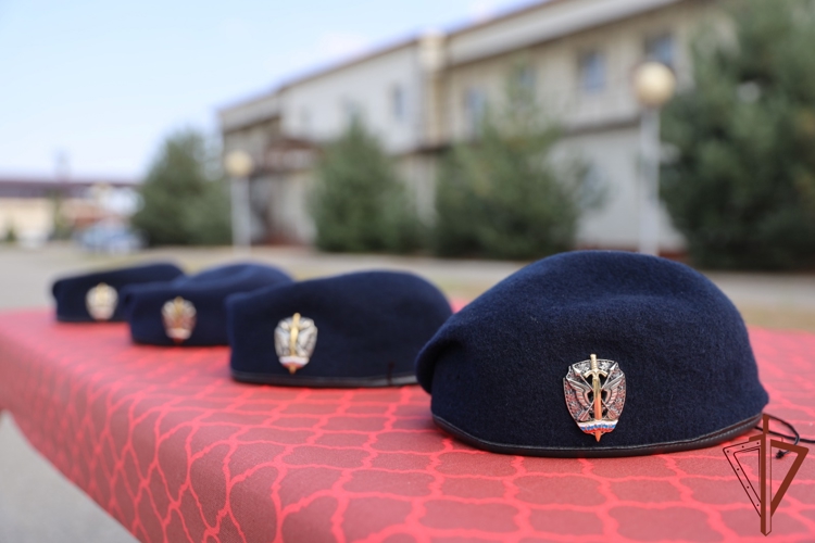 Сотрудники СОБР Северо-Кавказского ордена Жукова округа Росгвардии сдали зачеты на право ношения знака отличия полицейского спецназа