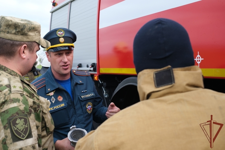 Пожарно-тактическое учение Росгвардии и МЧС прошло в Екатеринбурге