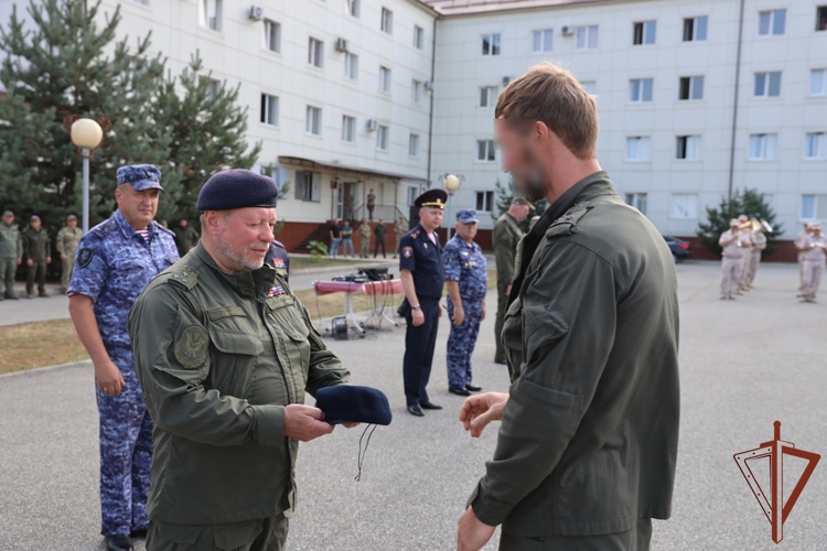 Сотрудники СОБР Северо-Кавказского ордена Жукова округа Росгвардии сдали зачеты на право ношения знака отличия полицейского спецназа