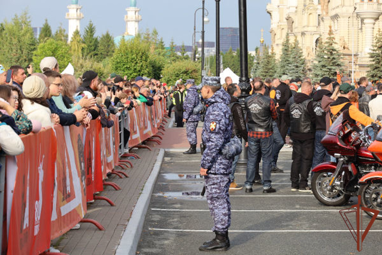 В Татарстане росгвардейцы приняли участие в обеспечении безопасности празднования Дня республики 