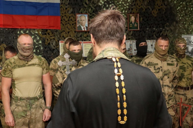 Священник Русской Православной Церкви встретился с росгвардейцами в ЛНР