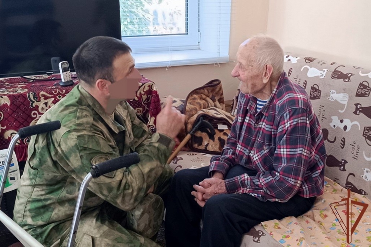 В ЛНР росгвардейцы навестили участников Великой Отечественной войны