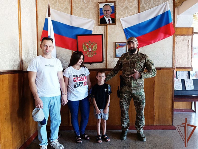 Росгвардейцы помогли подготовиться к школе детям в Запорожской и Херсонской областях (видео)
