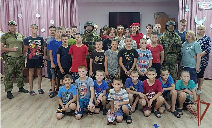 Росгвардейцы помогли подготовиться к школе детям в Запорожской и Херсонской областях (видео)